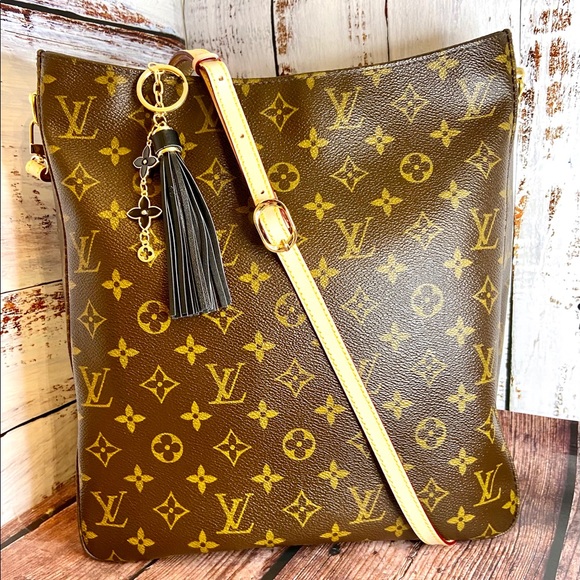 Louis Vuitton Handbags - Louis Vuitton Looping GM Crossbody